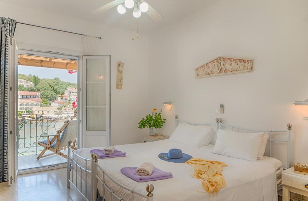 Manessis apartments Kassiopi Corfu